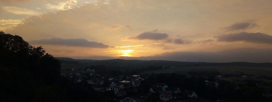 Sonnenuntergang vom Kirchturm aus betrachtet